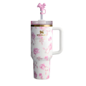 تراول ماگ استنلی مدل LoveShackFancy Holiday Quencher Limited edition گنجایش 1.18 لیتر