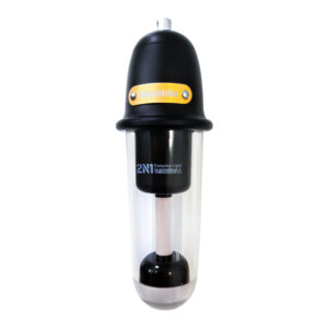 چراغ کمپینگ نیچرهایک مدل CNK2350ZM010 با نور آفتابی